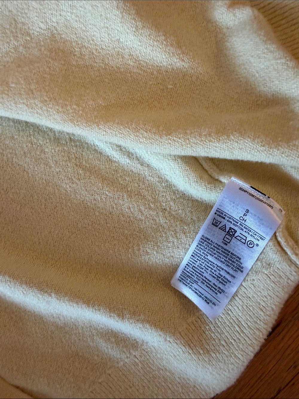 GAP Women's Butter Yellow Button-Up Crewneck Cardigan Sweater - Picture 5 of 6